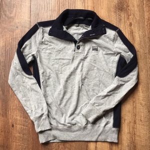 Men’s gray and navy pullover sweater